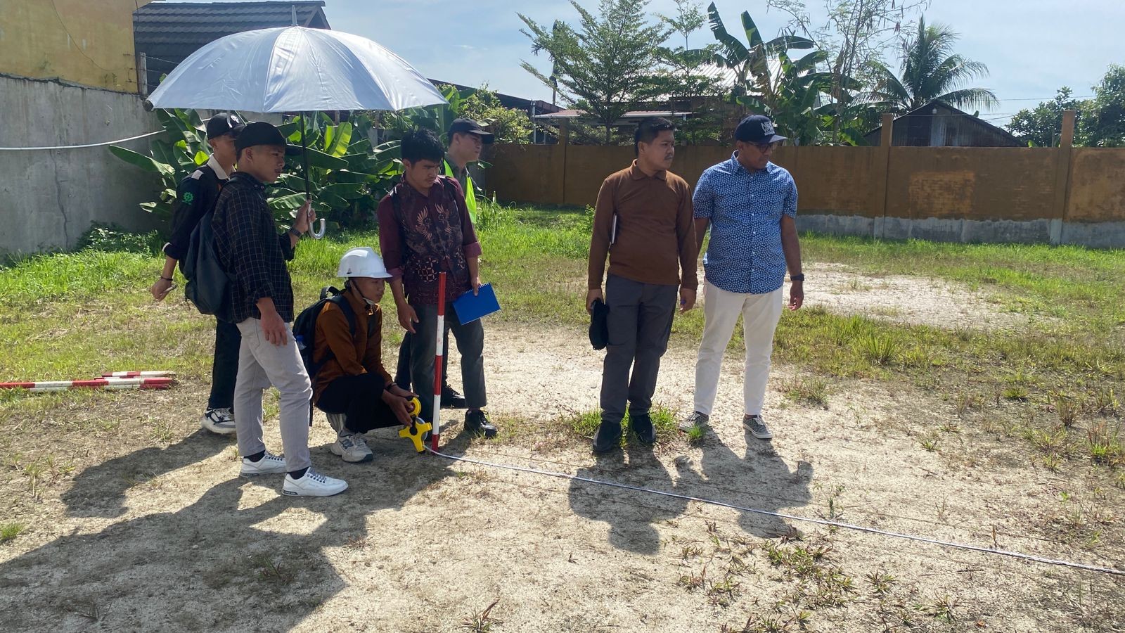 PENGGUNAAN BAK UKUR PADA KEGIATAN PRAKTIKUM PENGUKURAN DAN PEMETAAN